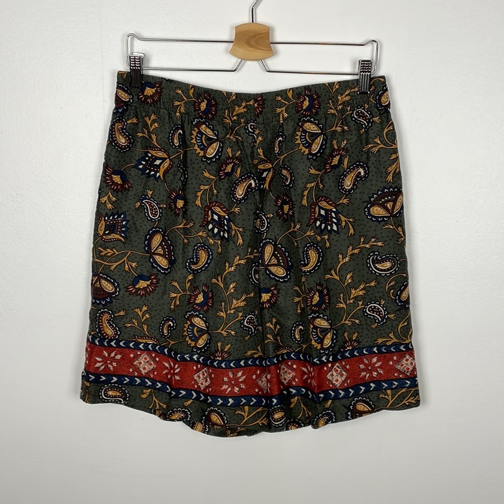 Solutions original elastic waist pull-on multicolor 3 pocket silk shorts Size SM